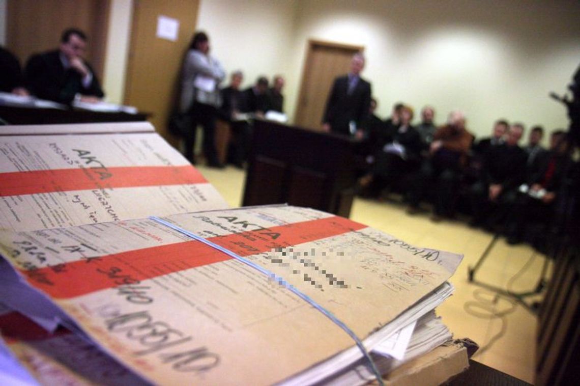 25-latek podszywał się w internecie i chwalił obozy zagłady