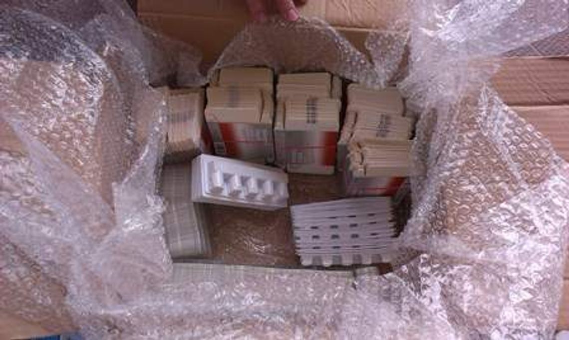 25-latek sprzedawał anaboliki. Miał ponad 11 tys. opakowań