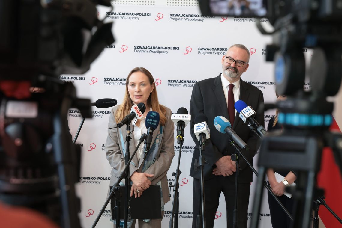 Katarzyna Pęłczyńska-Nałęcz podczas konferencji prasowej dotyczącej Szwajcarsko-Polskiego Programu Współpracy