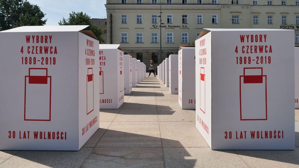 30 lat Lublina na zdjęciach i 170 urn wyborczych na placu Litewskim