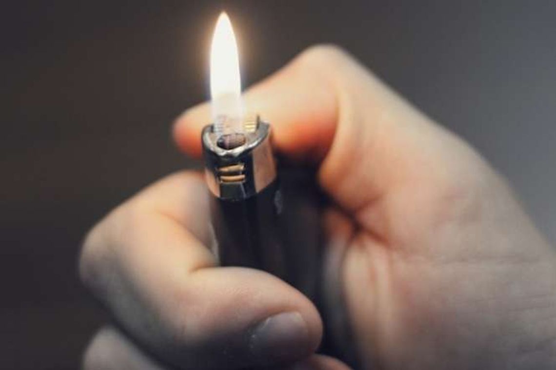 30-latek oblał się benzyną. Na widok policjantów próbował się podpalić