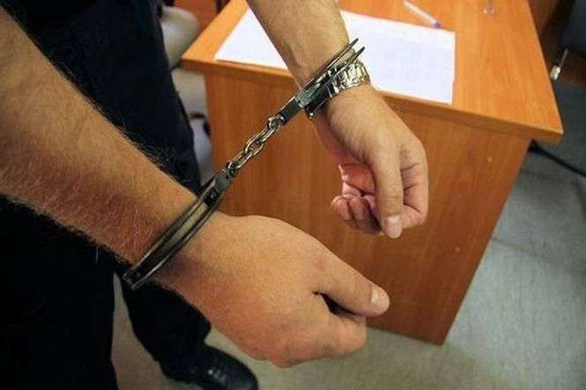 30-latek wbił bratu nóż w szyję na imprezie. "Nie mogłem czekać aż to on mnie zabije" 30-latek wbił bratu nóż w szyję na imprezie. "Nie mogłem czekać aż to on mnie zabije"