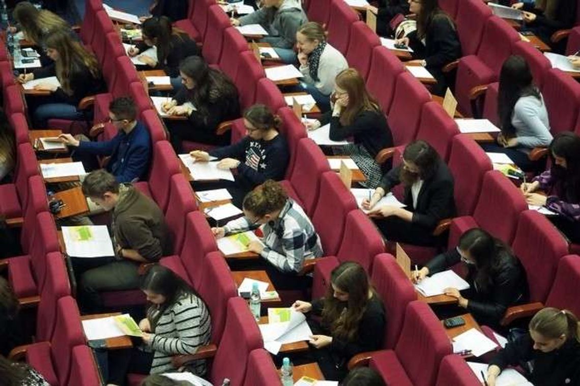 30 zadań w 3 godziny. Matura próbna na uniwersytecie