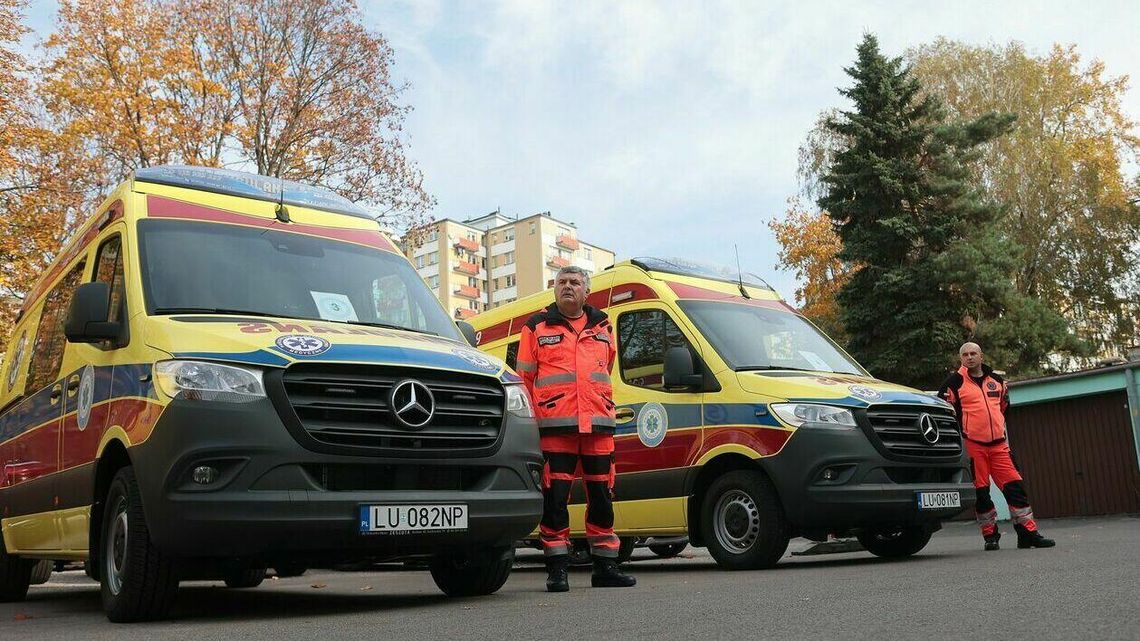 300 tys. kilometrów i emerytura. Lubelskie pogotowie ma nowe karetki. Zdjęcia