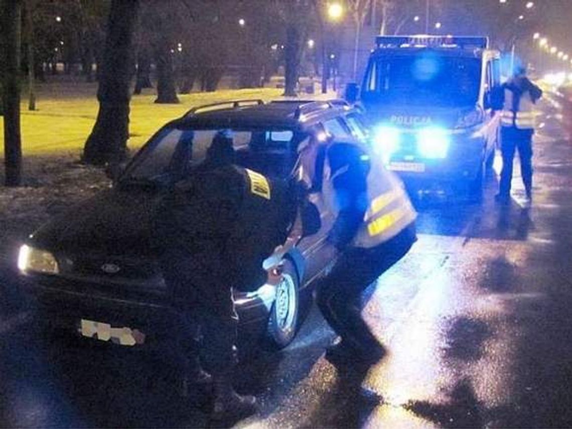 300 zł mandatu za jazdę z pasażerem w... bagażniku