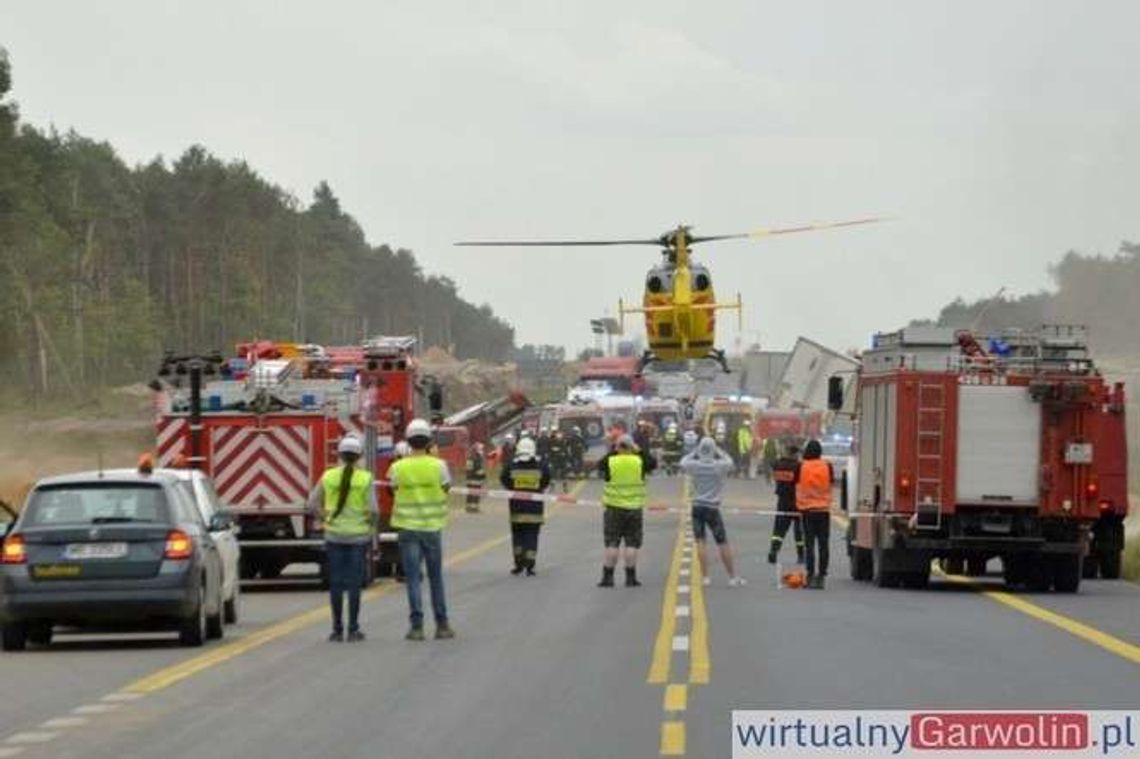 31 osób poszkodowanych w karambolu na drodze nr 17! Ciężarówka uderzyła w inne auta
