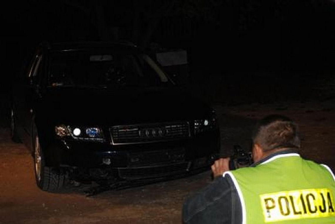 32-latek leżał na jezdni. W mężczyznę wjechało Audi