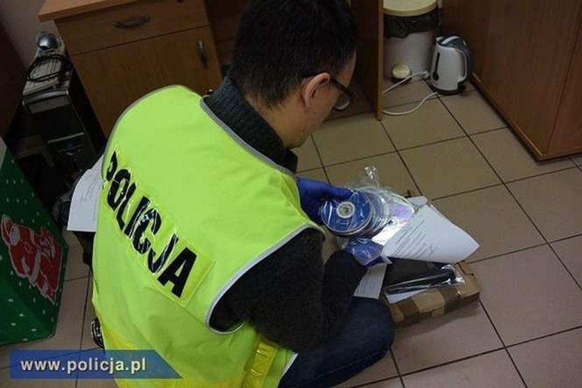 32-latek rozpowszechniał pornografię dziecięcą? Policjanci weszli do mieszkania 32-latek rozpowszechniał pornografię dziecięcą? Policjanci weszli do mieszkania