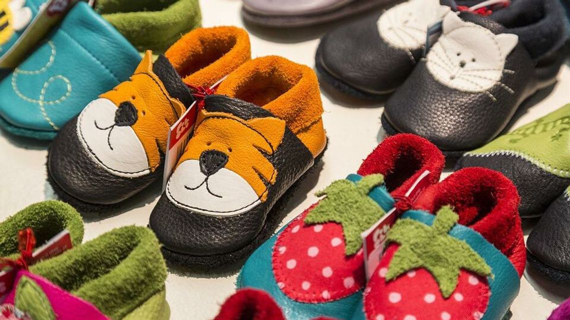 32-latka straciła dużo pieniędzy. A chciała tylko sprzedać dziecięce buciki