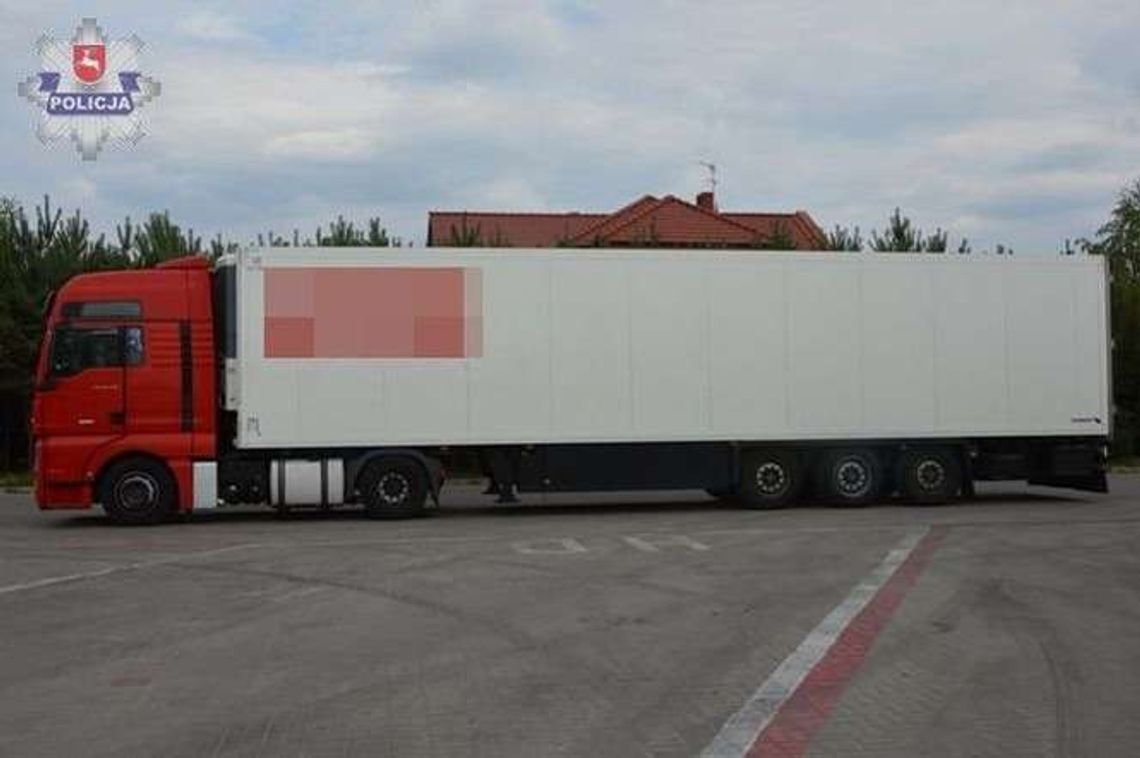 35-latek nie żyje. Poślizgnął się i wpadł pod koła ciężarówki 35-latek nie żyje. Poślizgnął się i wpadł pod koła ciężarówki