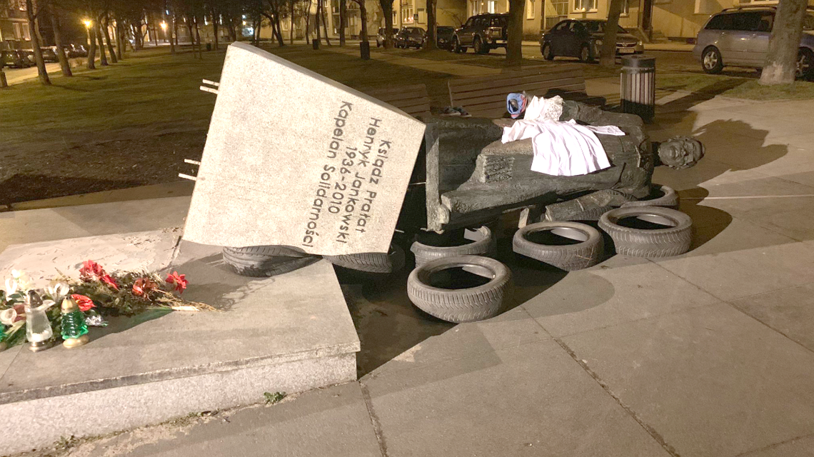 36-latek z Lublina, który oskarża księdza o molestowanie: "Draniom nie wolno stawiać pomników!"