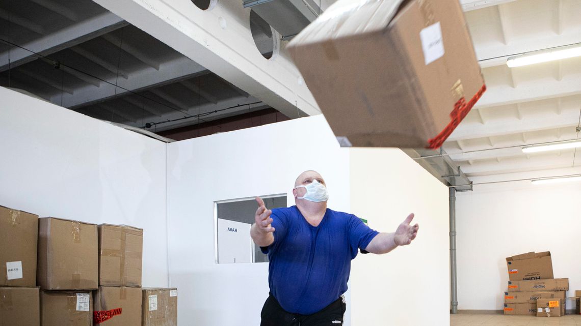 380 tysięcy maseczek z Chin przyjechało dziś do Lublina. Będą kolejne transporty