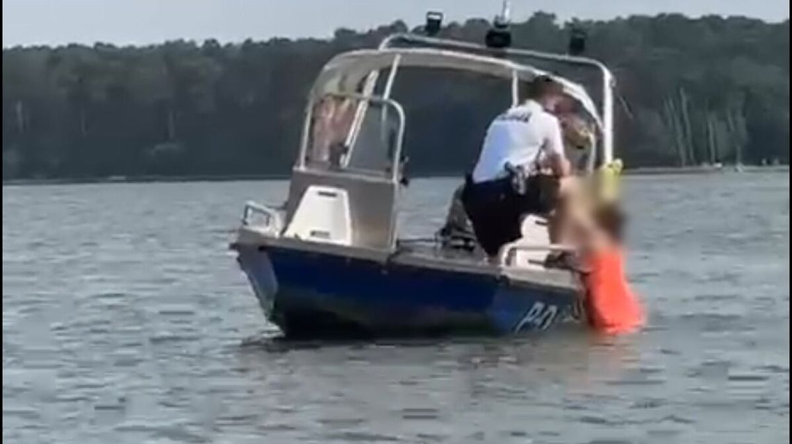 39-latka omal nie utonęła. Pływała po alkoholu i ... w sukience