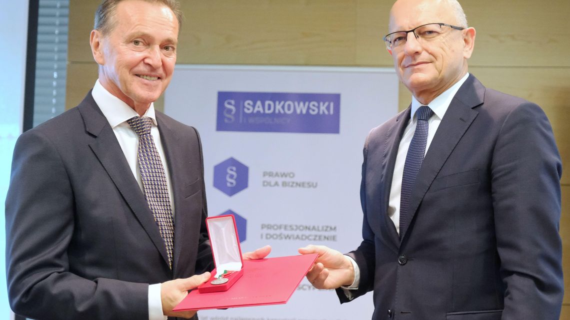 40 lat pracy naukowej prof. Andrzeja Kidyby z UMCS. Otrzymał Księgę Jubileuszową