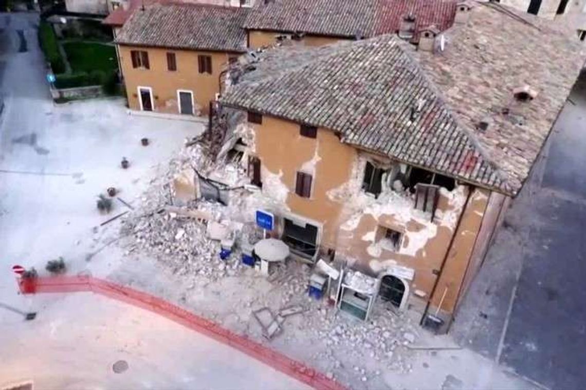 40 tys. Włochów bez dachu nad głową. Najsilniejsze trzęsienie ziemi od 36 lat