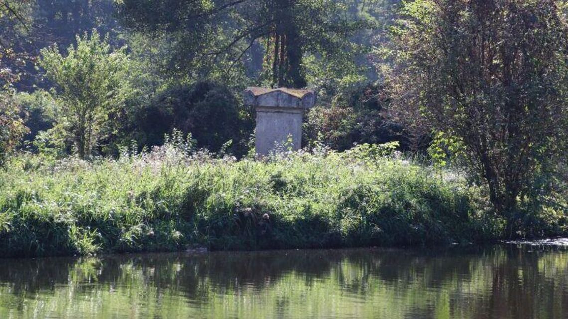 400 tysięcy na prostowanie pomnika psa. Zwierzyniec czeka na oferty 400 tysięcy na prostowanie pomnika psa. Zwierzyniec czeka na oferty