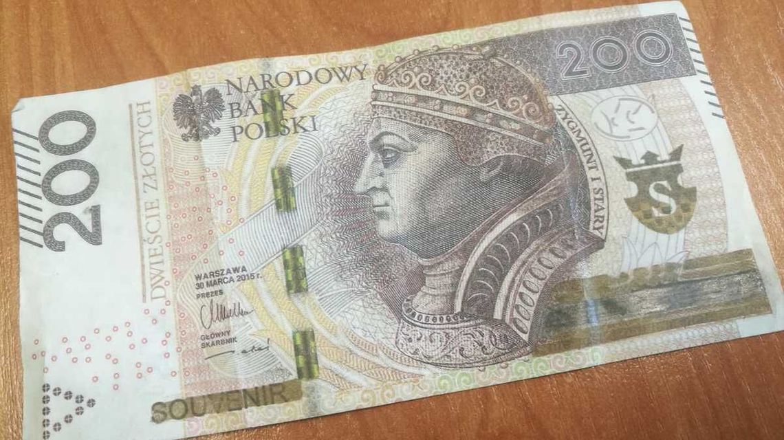 44-latek zapłacił w piekarni zabawkowym banknotem. Grozi mu więzienie 44-latek zapłacił w piekarni zabawkowym banknotem. Grozi mu więzienie