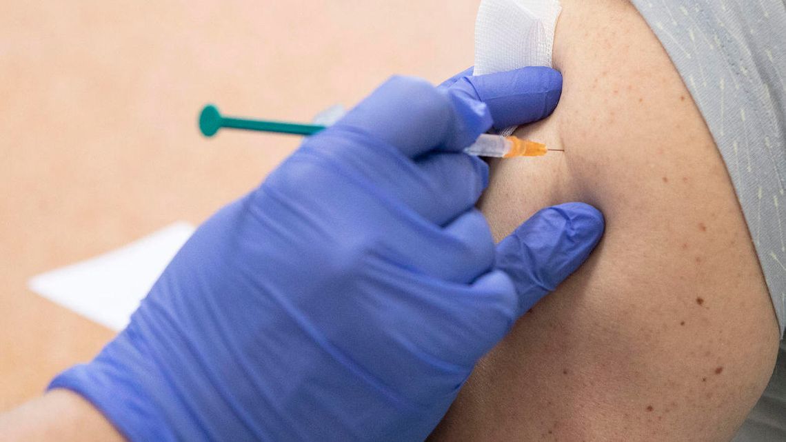 48 proc. Polaków zamierza się zaszczepić przeciw koronawirusowi