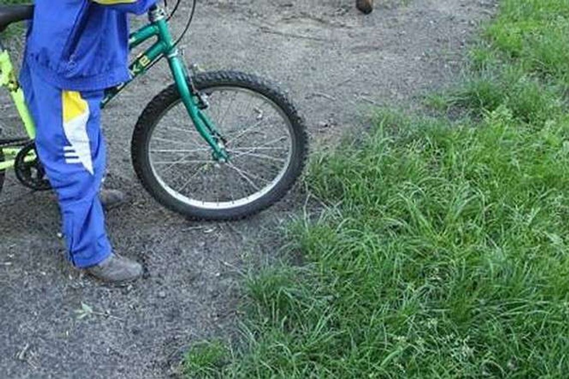 5-latek wjechał na rowerku pod samochód