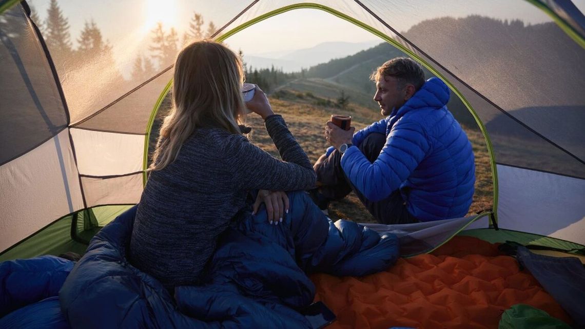 5 niezbędnych gadżetów dla każdego miłośnika biwakowania