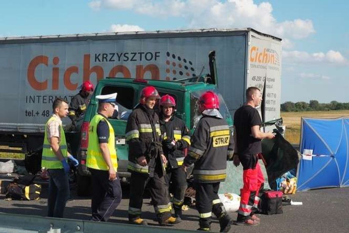 5 osób zginęło w wypadku na obwodnicy Lublina. Kierowcę busa pilnują w szpitalu policjanci
