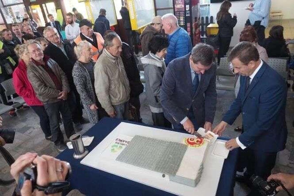 50. urodziny dworca autobusowego w Lublinie. Był tort i "sto lat!" [zdjęcia, wideo]