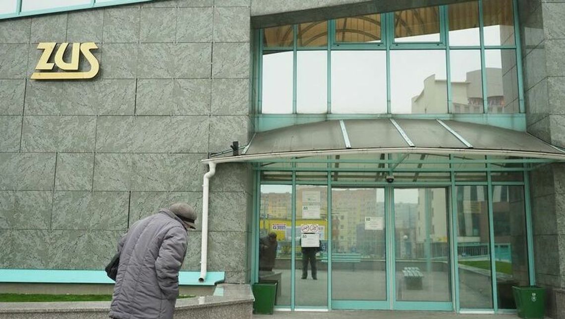 500+ dla uchodźców z Ukrainy. Można składać wnioski, chętni byli w weekend w ZUS