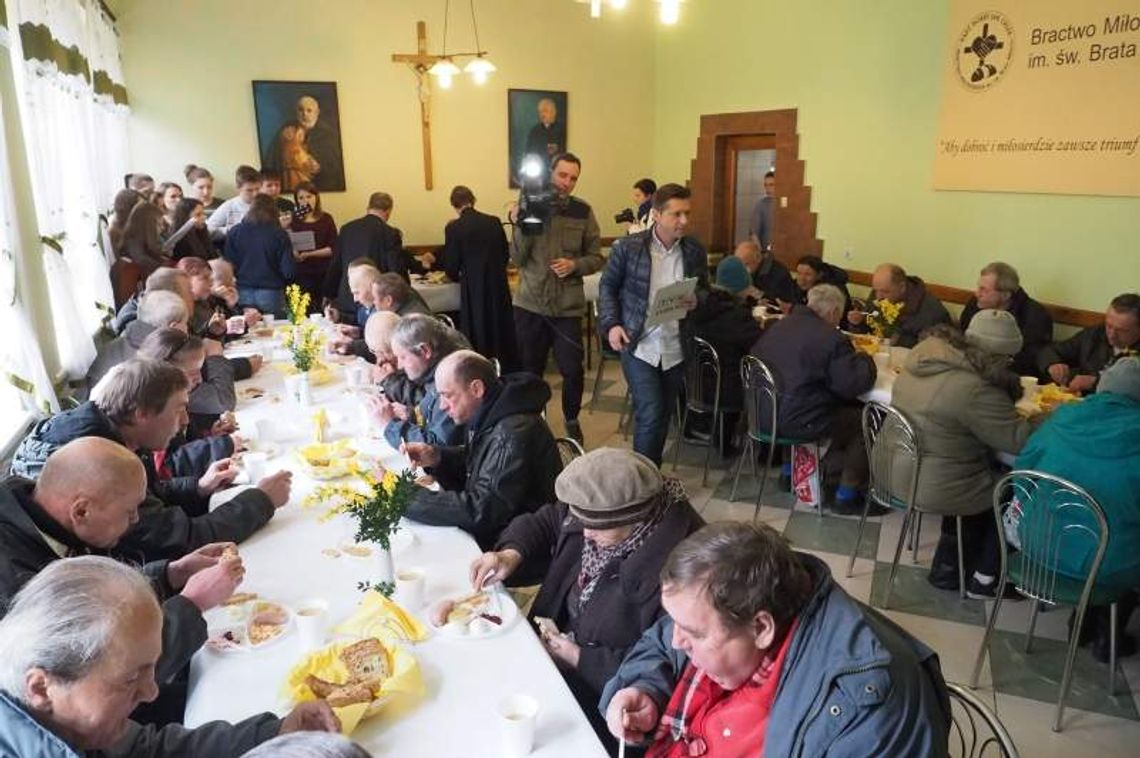 500 osób na śniadaniu dla najuboższych w Lublinie
