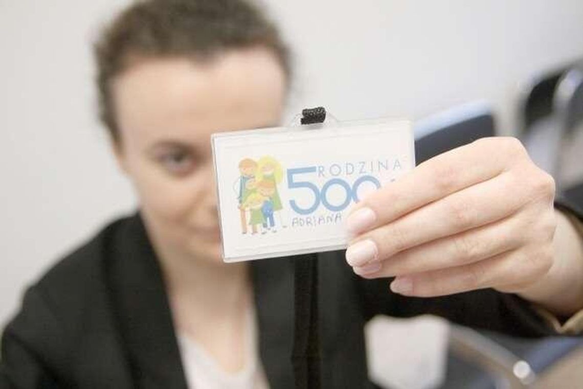 500 plus po miesiącu: 2 miliony wniosków, z czego 472 tys. przez internet
