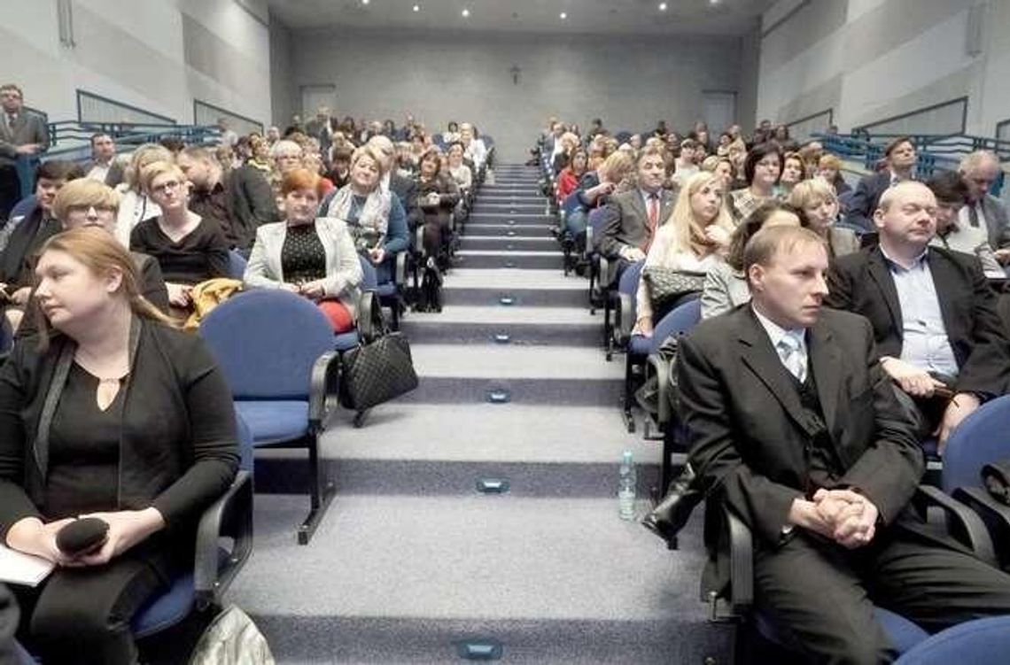 500 złotych na dziecko. Duże zainteresowanie programem, MOPR: Mamy sporo uwag