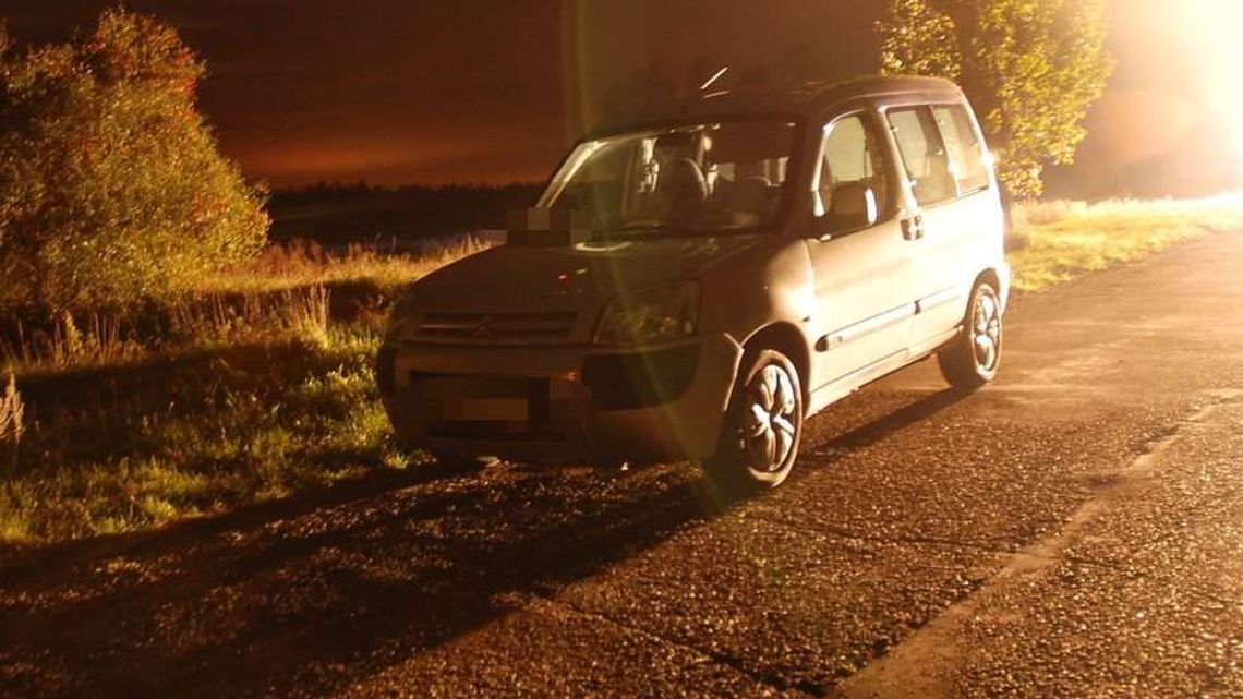 68-latek siedział na jezdni. Zginął potrącony przez samochód