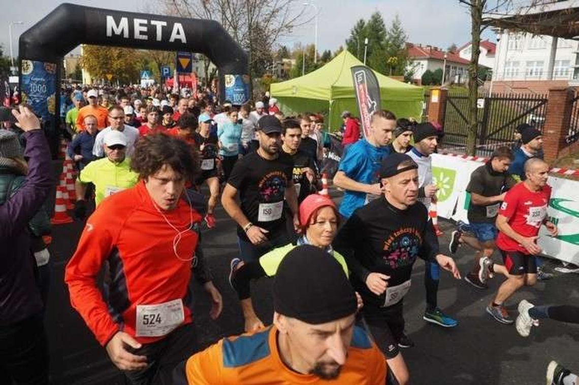 687 osób miało chęć na pięć. Zdjęcia z biegu