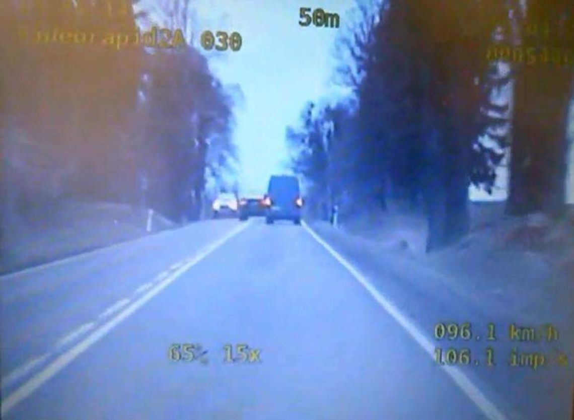 700 zł mandatu i 15 punktów karnych. Pirat drogowy nagrany przez policję (wideo)