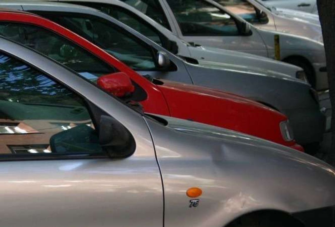 75-latek rysował samochody, bo parkowały przed blokiem