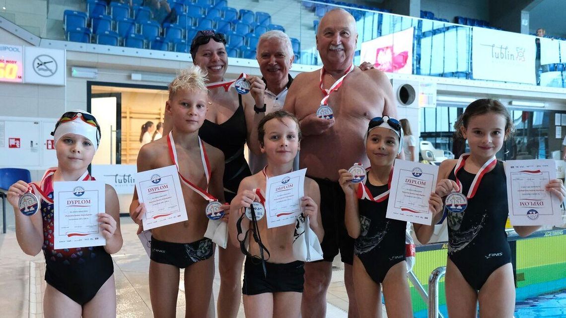 8. edycja pływackiej Sztafety Niepodległości. Wynik nie był najważniejszy 8. edycja pływackiej Sztafety Niepodległości. Wynik nie był najważniejszy
