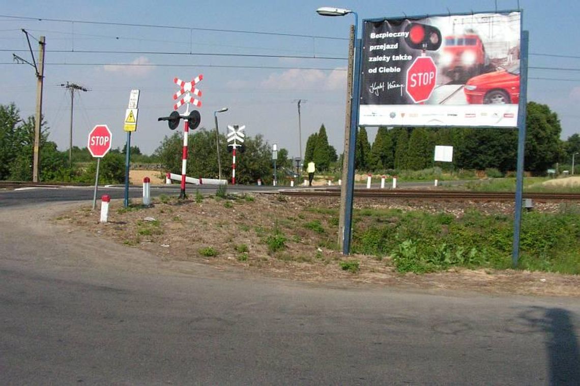 81-latek wjechał w opuszczoną rogatkę na przejeździe kolejowym 81-latek wjechał w opuszczoną rogatkę na przejeździe kolejowym