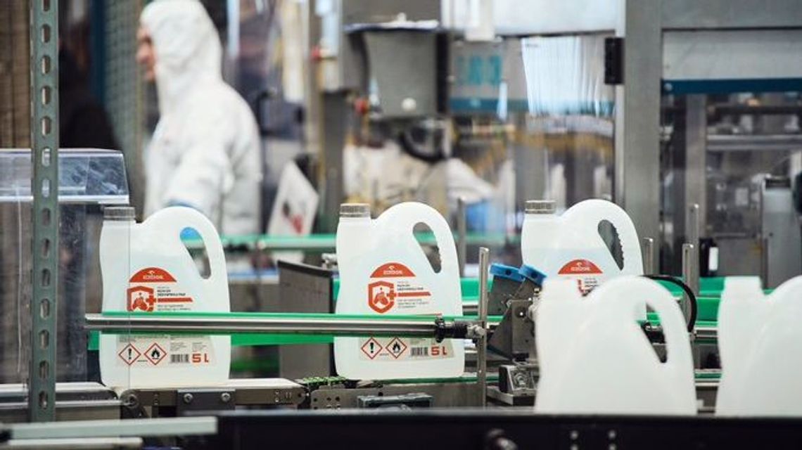 820 tys. litrów płynu do dezynfekcji rąk trafiło na stacje PKN Orlen. Spółka pracuje nad kolejnym środkiem 820 tys. litrów płynu do dezynfekcji rąk trafiło na stacje PKN Orlen. Spółka pracuje nad kolejnym środkiem