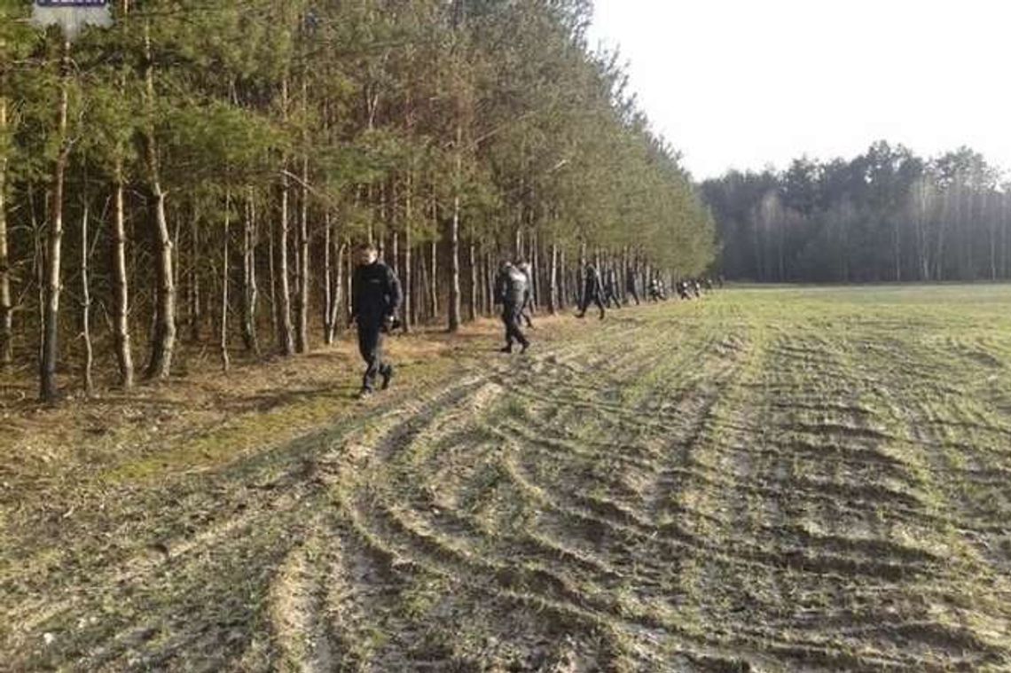 86-latka wyszła z psem i długo nie wracała. Znaleźli ją w lesie