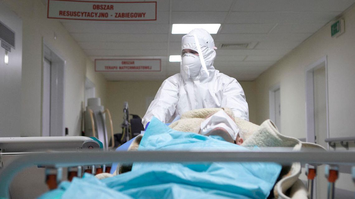 8790 przypadków zakażenia koronawirusem i 332 zgony. Zaszczepionych niemal 190 tys. osób