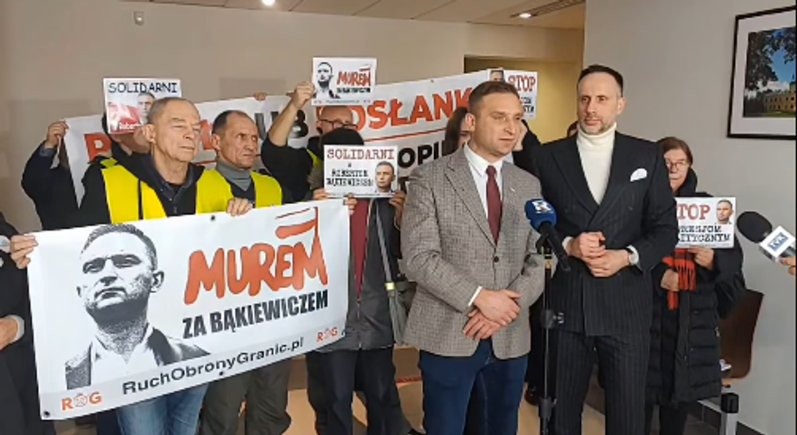 Bąkiewicz wojuje w Zamościu. „Segregacja ludzi!”