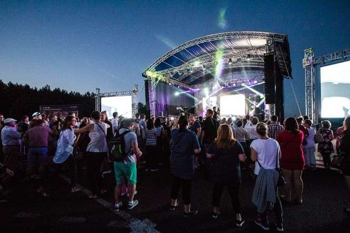 90' Festival On Tour: Hity lat 90 zabrzmiały w Białej Podlaskiej (zdjęcia) 90' Festival On Tour: Hity lat 90 zabrzmiały w Białej Podlaskiej (zdjęcia)