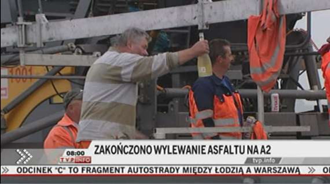 A2 ma być przejezdna na Euro2012. Robotnicy z szampanem