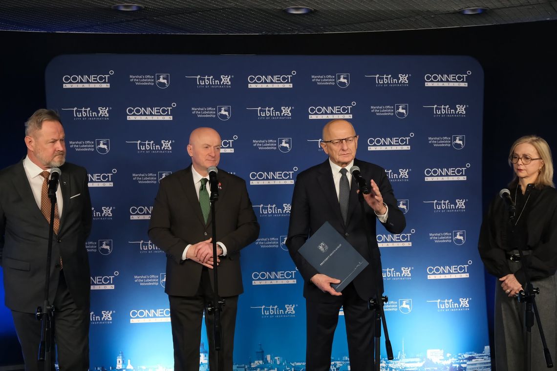 Connect Aviation 2026, które odbędzie się między 17 a 19 lutego, jest prestiżowym wydarzeniem branży lotniczej. W Porcie Lotniczym Lublin zgromadzi ponad 800 decydentów z 65 krajów, przedstawicieli 183 portów lotniczych i 72 linii lotniczych, w tym Ryanair, Wizz Air, Easy Jet, Air France, Lufthansa.