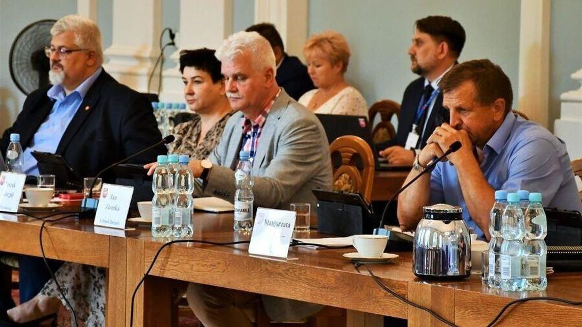 Absolutoria dla lokalnych władz. Radni nie zawsze jednomyślni