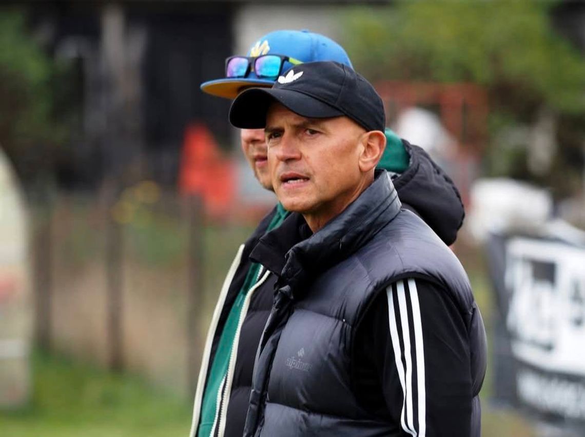 Absolwent Domaszewnica zrobił prezent trenerowi Absolwent Domaszewnica zrobił prezent trenerowi