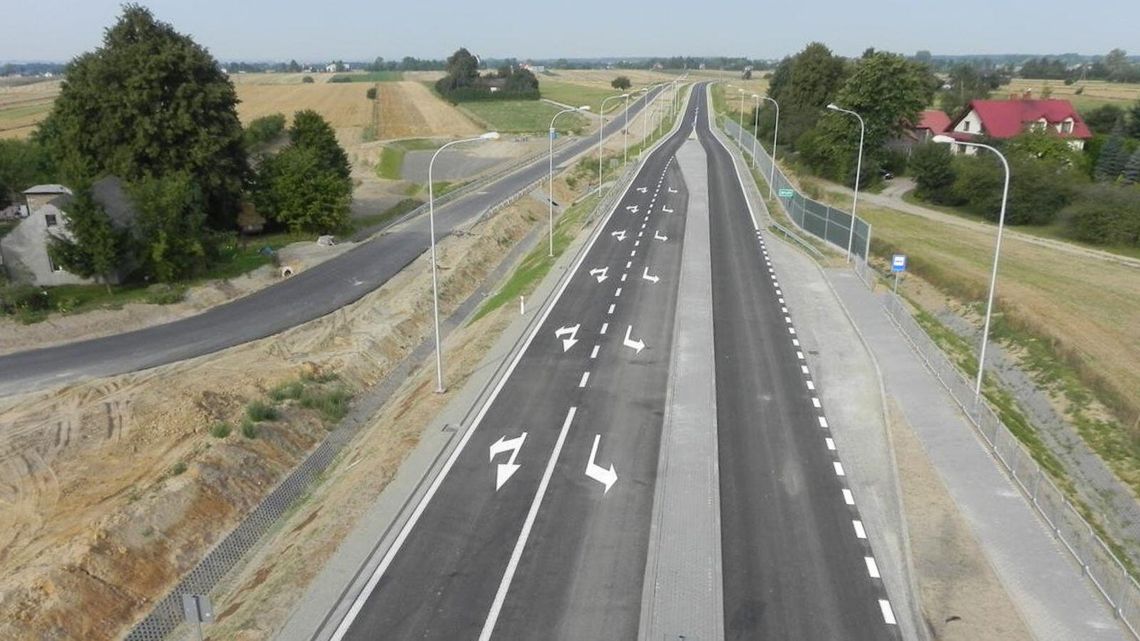 Absurd. Nowa droga 747 gotowa, ale jeździć wciąż nie wolno