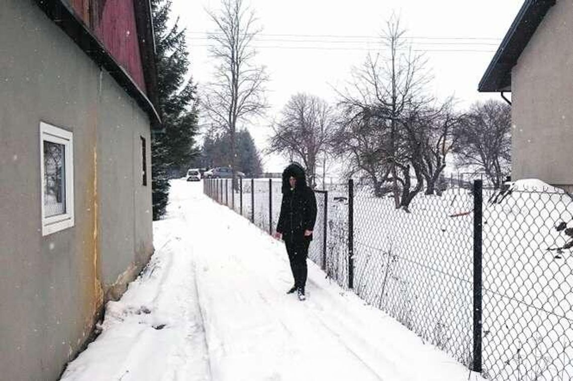 Absurd. Przesunął płot i zabrał sąsiadce część działki. Teraz kobieta ma same problemy