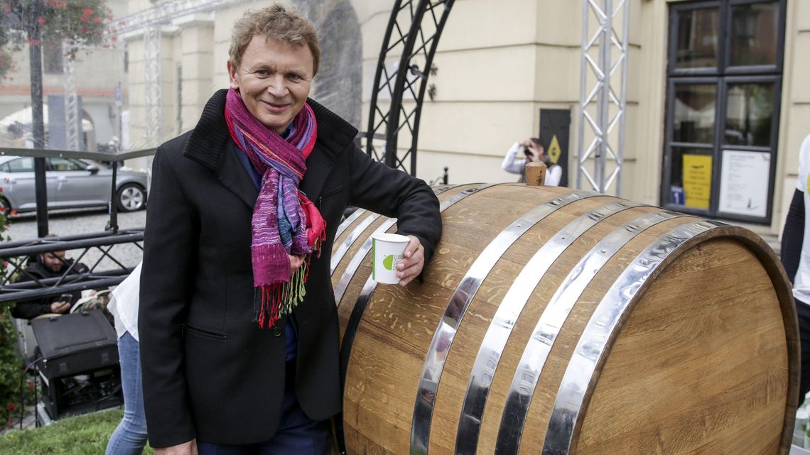 "Aby coś zmienić, trzeba być idealistą". Rozmowa z Robertem Ogórem, prezesem Ambry "Aby coś zmienić, trzeba być idealistą". Rozmowa z Robertem Ogórem, prezesem Ambry