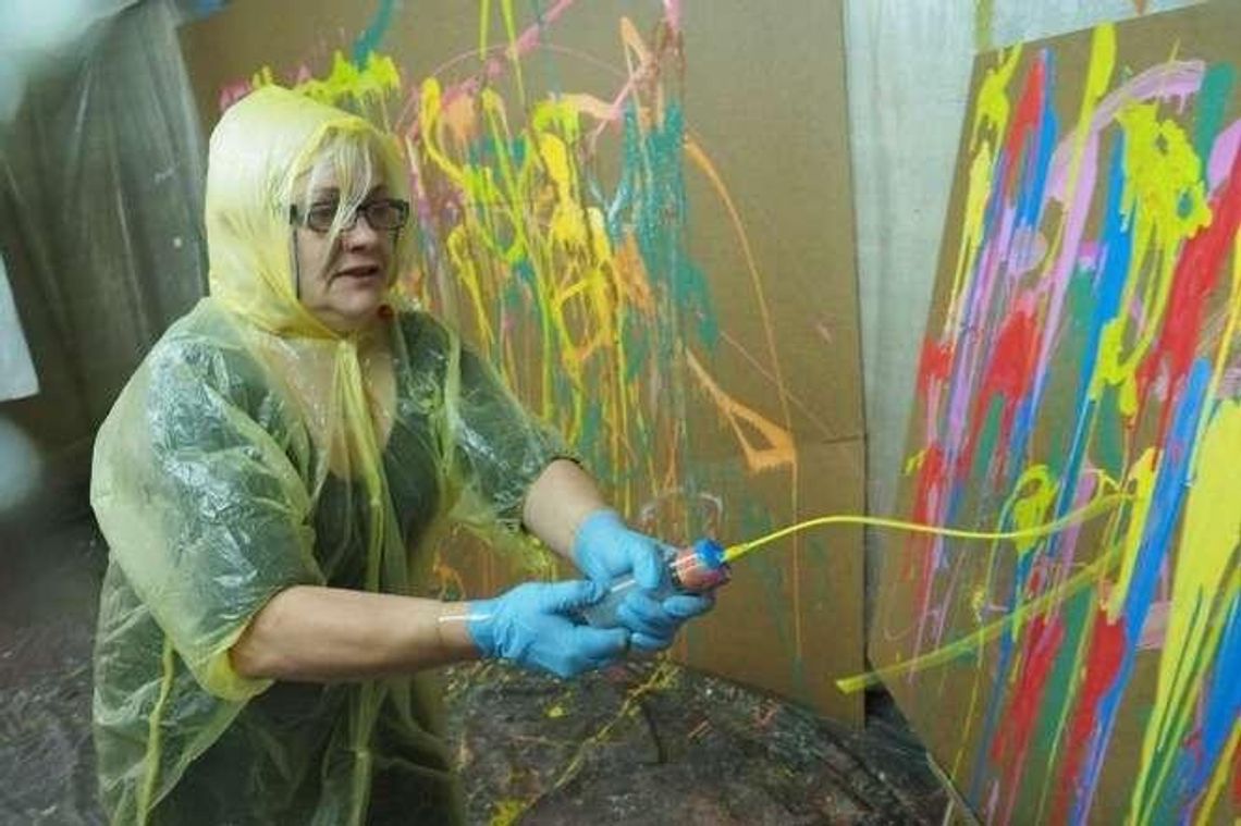 Action painting w wykonaniu pacjentów szpitala Action painting w wykonaniu pacjentów szpitala