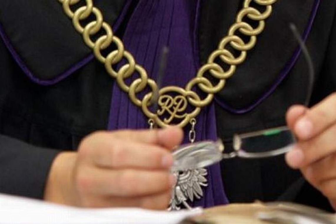 Adwokat oskarżony o jazdę po pijanemu. Policjant nie przyszedł do sądu, zapłaci grzywnę